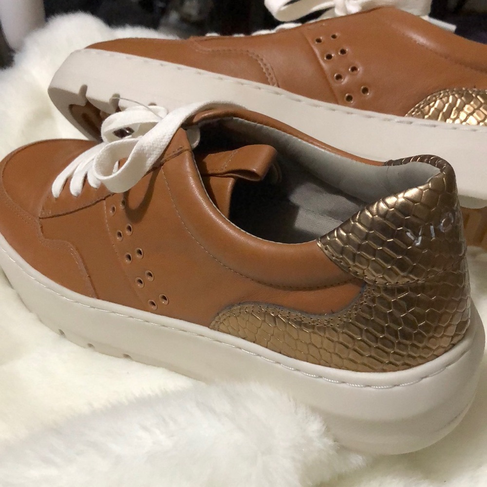 Women Brand new Vionic fashion sneakers